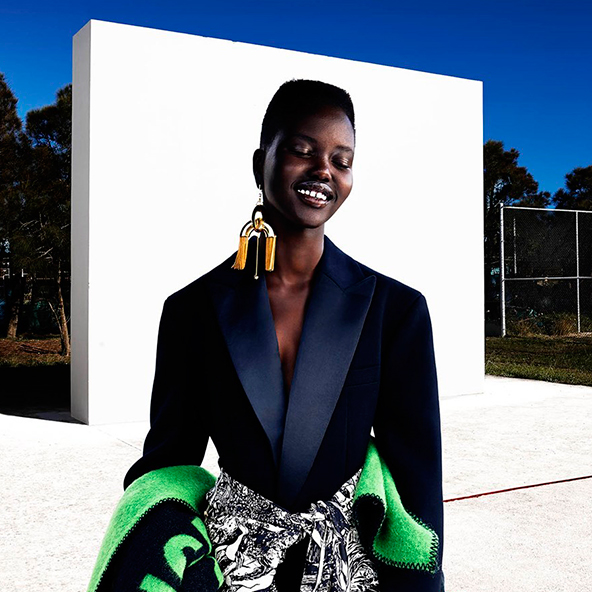 Le mannequin Adut Akech Bior : la réfugiée soudanaise devenue top model